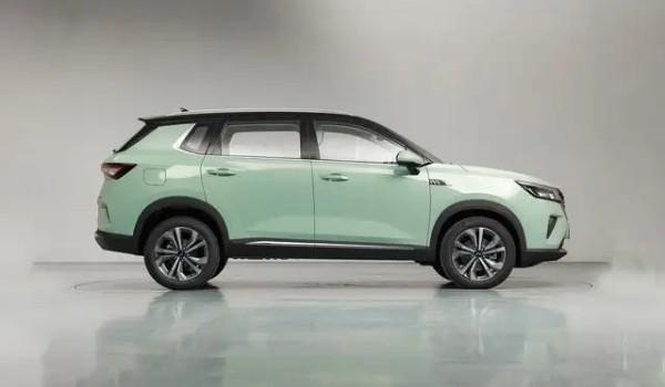 五菱星辰混動汽車價格及圖片 2022款星辰混動售價9萬(落地11萬元)