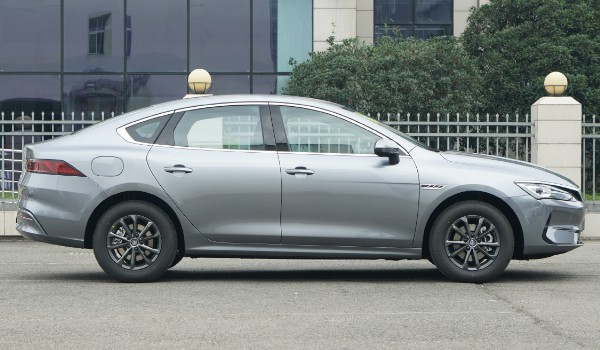 比亞迪秦plus多少錢一輛 2021款秦plus售價(jià)13萬(落地價(jià)14萬)