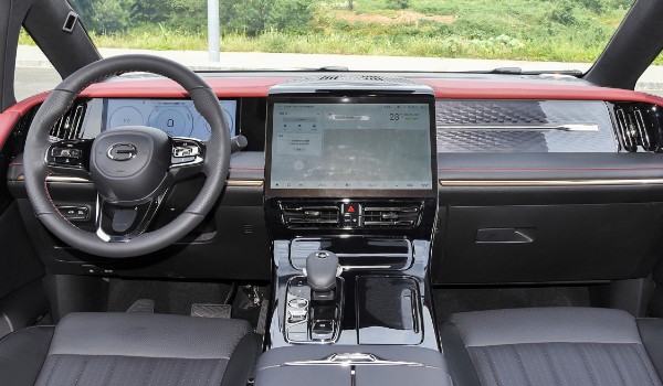 傳祺m8油電混動(dòng)價(jià)格多少 傳祺m8混動(dòng)售價(jià)29萬(wàn)(分期首付8萬(wàn))