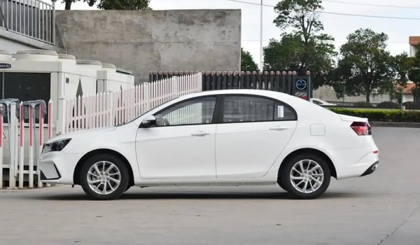 吉利帝豪多少錢一臺(tái)自動(dòng)擋 帝豪自動(dòng)擋售價(jià)7萬(wàn)(落地8萬(wàn))