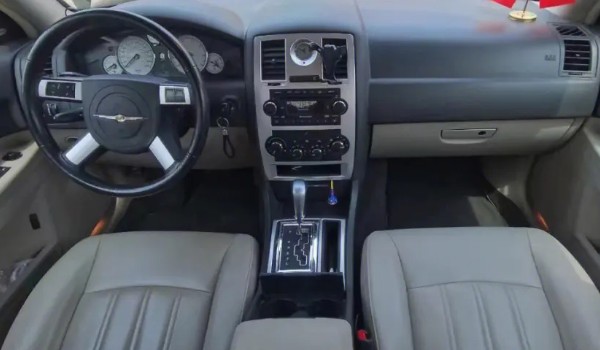 克萊斯勒300c價格及圖片 克萊斯勒300c售價39萬(落地45萬)