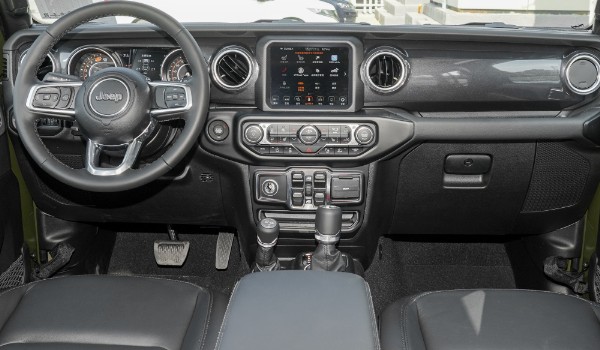 吉普牧馬人多少錢一臺(tái) 牧馬人新車售價(jià)48萬(wàn)(分期首付14萬(wàn))