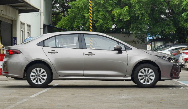 豐田卡羅拉最新價(jià)格2022款 2022款卡羅拉售價(jià)8萬(wàn)(落地價(jià)9萬(wàn))