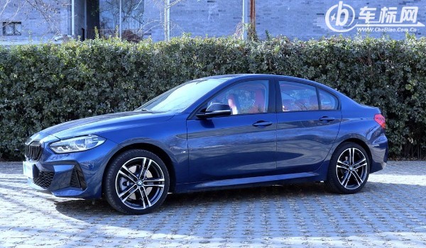 寶馬1系和奔馳a級哪個好 寶馬1系馬力達(dá)178匹(a級車身長達(dá)4.6米)