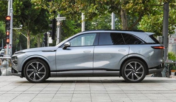 阿維塔11和小鵬g9怎么選 小鵬g9車身長達(dá)4.9米(配置豐富)