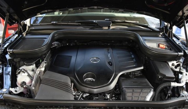 奔馳s級(jí)動(dòng)力怎么樣 輸出馬力可達(dá)435匹(搭載兩款發(fā)動(dòng)機(jī))