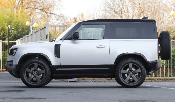 路虎衛(wèi)士怎么樣值得買嗎 馬力可達525匹(油耗實測14.2L)