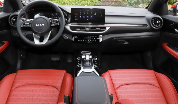 起亞k3和大眾朗逸哪個(gè)好 朗逸動(dòng)力更強(qiáng)(起亞k3配置豐富)