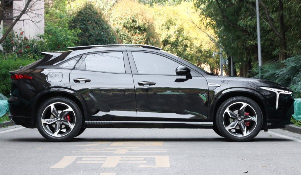 奔騰b70s新款suv報(bào)價(jià)及圖片 2023款b70s售價(jià)12萬(分期首付3萬)