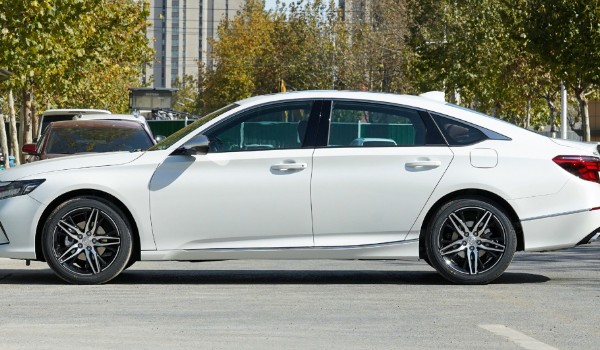 本田英仕派油耗多少 百公里油耗7.7L(油耗一公里5毛錢)