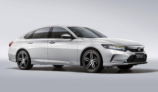 本田英仕派有幾個顏色 搭載了五個配色(晶耀白很時尚)