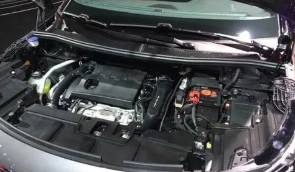 標(biāo)致4008動力怎么樣 馬力可達(dá)211匹(搭載1.8T發(fā)動機)