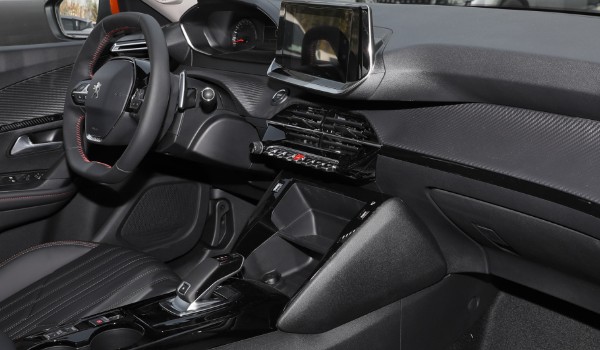 標(biāo)致2008分期首付多少錢 分期首付2萬(36期月供2084元)