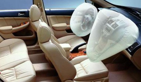 長安逸達幾個氣囊 搭載了六個氣囊(安全性很高)