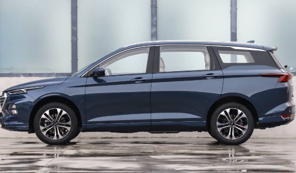 五菱凱捷和五菱佳辰哪個(gè)好 佳辰動(dòng)力強(qiáng)(凱捷車長(zhǎng)4.8米)