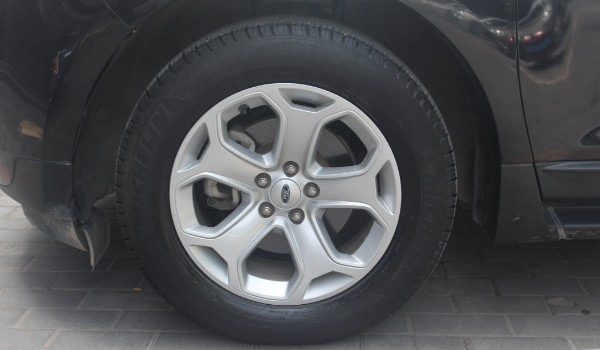 福特銳界輪胎型號規(guī)格是多少 尺寸245/55 r19(輪胎寬度245mm)