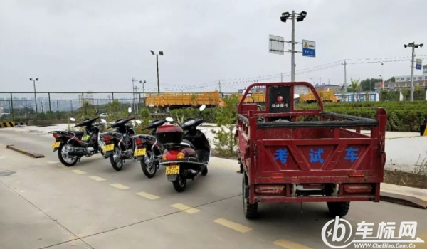 摩托車駕照怎么考 到駕校或車管所報(bào)名考取（共三科考試）