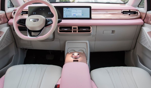 吉利幾何e純電動汽車價格 2023款售價7萬(分期首付2萬)