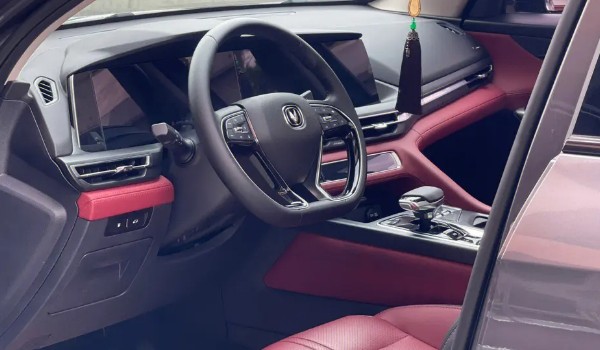 吉利豪越和長(zhǎng)安cs75plus哪個(gè)好 cs75plus動(dòng)力強(qiáng)(豪越車長(zhǎng)4.8米)