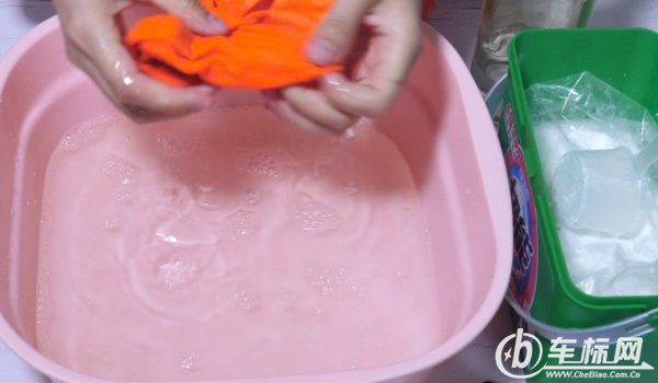 機油怎么洗 可以通過酒精，風(fēng)油精，汽油來進行清洗（注意對手的保護）