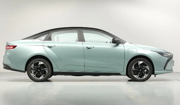 吉利幾何g6價(jià)格多少 2022款售價(jià)13萬(wàn)(分期首付4萬(wàn))