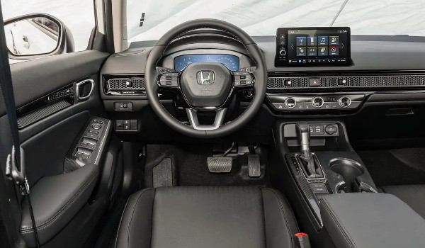 型格和雷凌怎么選 雷凌車長(zhǎng)4.6米(型格動(dòng)力更強(qiáng))