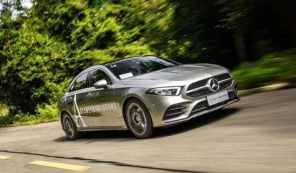 奔馳多少錢(qián) 奔馳A、B、C、S、E、G售價(jià)26.38萬(wàn)-189.20萬(wàn)