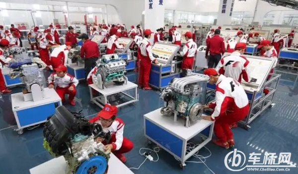 汽修學校學費多少 8000元到15000元（學校資質不同價格不同）