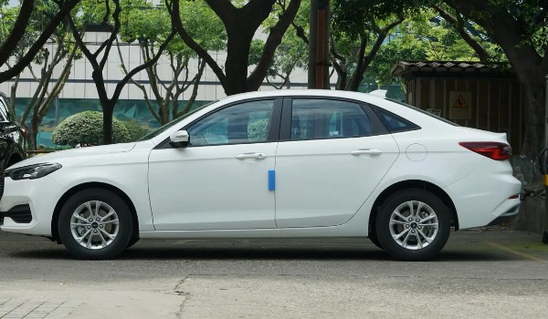 福睿斯油耗一公里多少錢(qián) 消耗6毛錢(qián)(排量影響油耗)