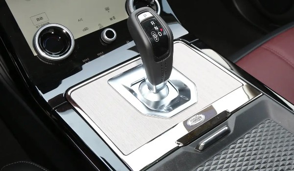 攬勝極光變速箱油多久更換 每4萬(wàn)公里(避免混用變速箱油)