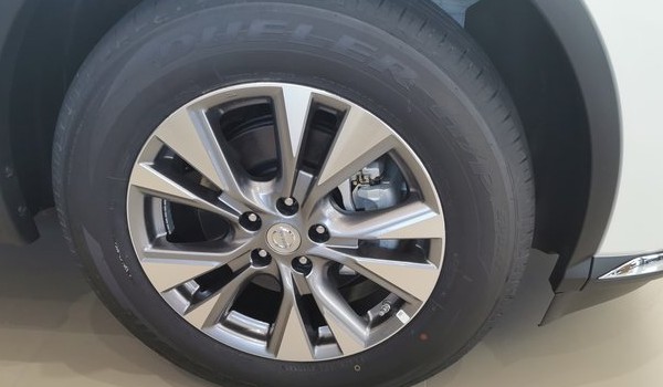 日產(chǎn)樓蘭輪胎型號(hào)規(guī)格 尺寸為235/65 r18(胎寬235mm)