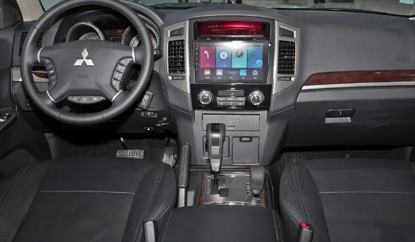 帕杰羅這款車值得買嗎 油耗實(shí)測15L(馬力可達(dá)174匹)