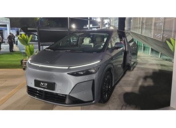 全球續(xù)航最長大七座 小鵬X9增程混動預售：35萬起 封面圖