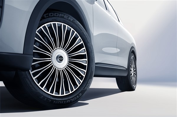 別說(shuō)奇瑞不懂設(shè)計(jì)！全新瑞虎8L內(nèi)飾發(fā)布：豪車既視感