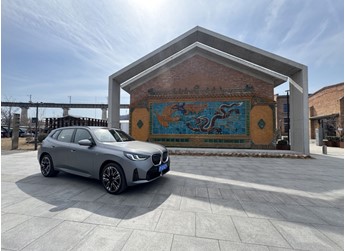 新增手柄游戲娛樂功能 駕寶馬X3游皇家琉璃文創(chuàng)園