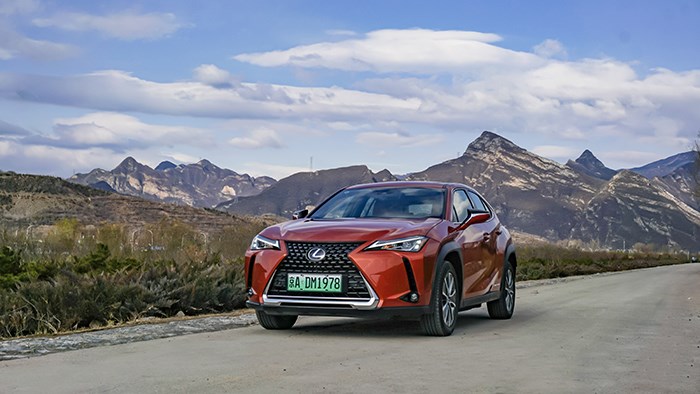 換個角度的選擇 雷克薩斯UX300e評測