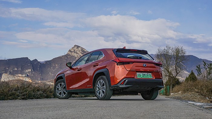 換個角度的選擇 雷克薩斯UX300e評測