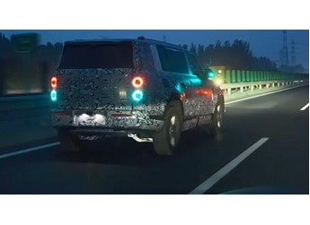 鴻蒙智行首款硬派SUV 享界G9實(shí)測：六盞小藍(lán)燈全點(diǎn)亮