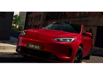 問(wèn)界新M5 Ultra對(duì)比Model Y，年輕用戶SUV怎么選？ 封面圖