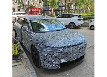 智界全新大型SUV測試諜照曝光 或?qū)⒚麨橹墙鏡9