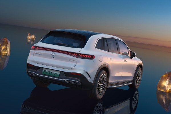 奔馳EQS SUV正式上市 續(xù)航最高742公里 售91.05萬元起