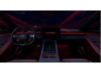 必戰(zhàn)小米SU7 全新一代小鵬P7內(nèi)飾全曝光：中控屏能“點頭” 封面圖