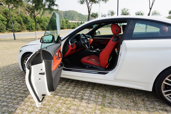 扮帥扮老虎 試駕寶馬440i M運(yùn)動套裝