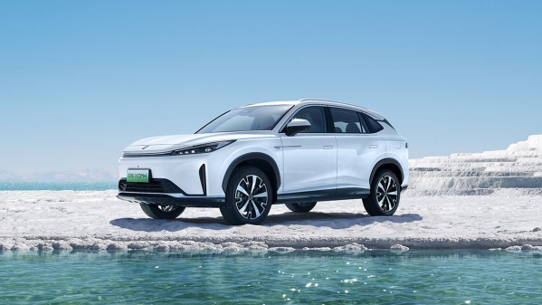 上汽榮威D5X DMH上市 優(yōu)惠價10.98萬元起對標(biāo)比亞迪宋