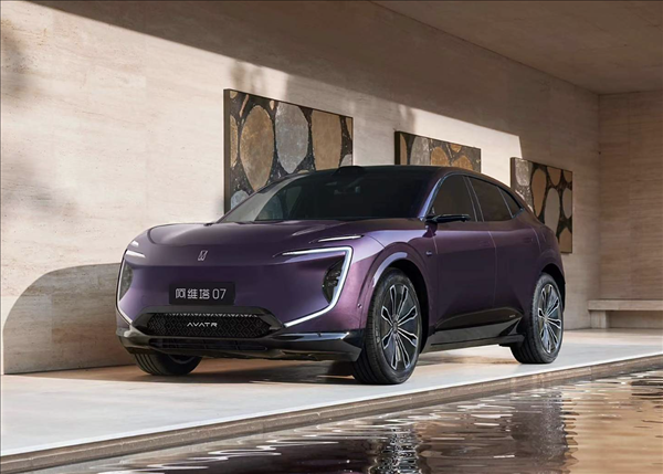 拳打理想L6腳踢問界M5 阿維塔07內(nèi)飾全曝光：拼色很豪華