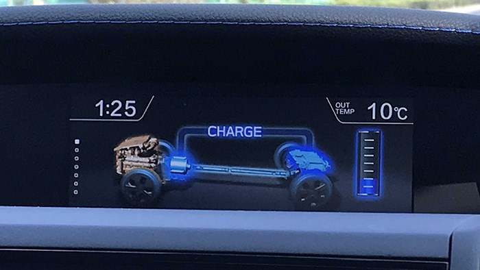 穿梭在城市與郊野 跨界SUV斯巴魯XV評測