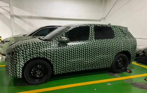 有望定價(jià)10萬(wàn)級(jí)！零跑A12內(nèi)飾曝光：大屏懷擋一應(yīng)俱全