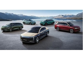 華為鴻蒙智行2026首次OTA更新：63項(xiàng)新功能 智駕更穩(wěn) 新春氛圍滿分