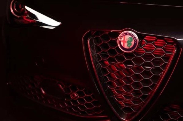 阿爾法·羅密歐發(fā)布多款特別版車型 全碳纖維內(nèi)飾太吸睛！