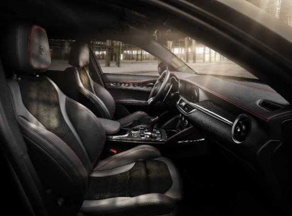 阿爾法·羅密歐發(fā)布多款特別版車型 全碳纖維內(nèi)飾太吸睛！